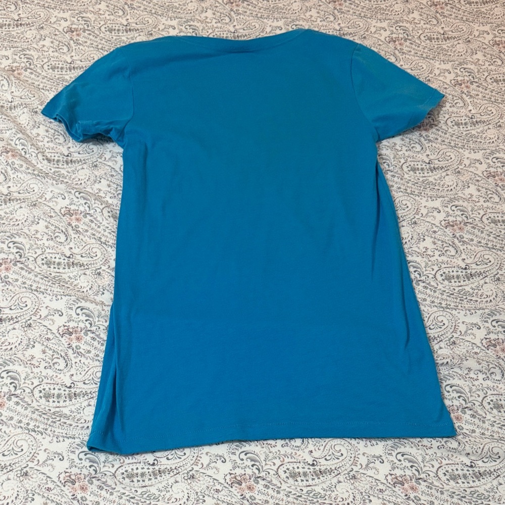 Victoria’s Secret PINK Black Heart Logo Blue V-Neck Tee - Picture 3 of 3